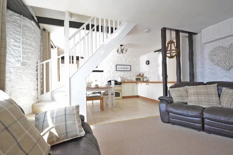 2 Albatross Cottage photo 4