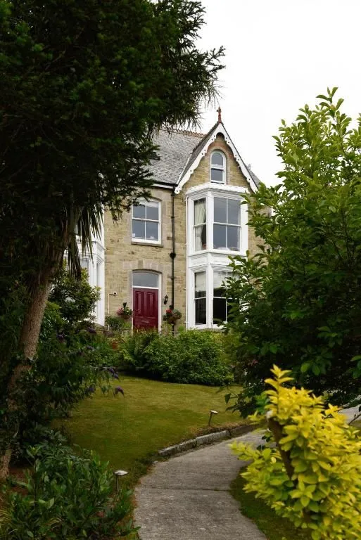 Cliftons Guesthouse photo 4