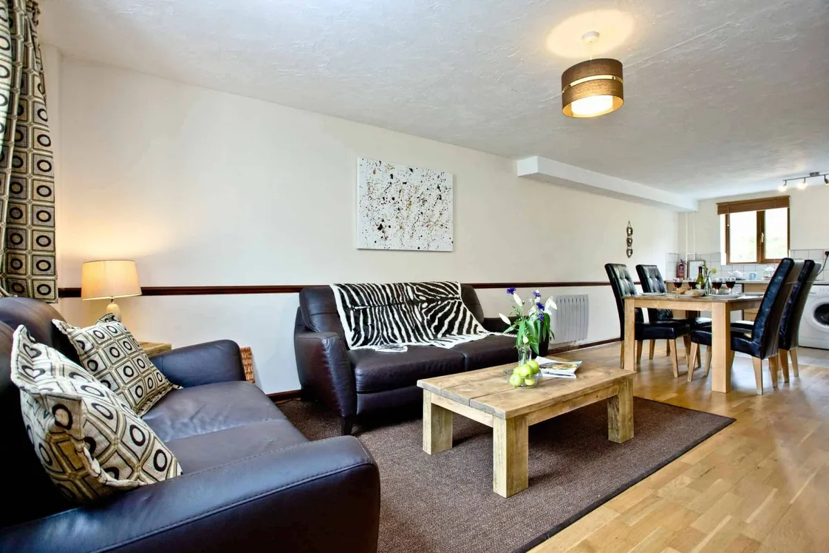 Cranny Cottage, East Thorne photo 4