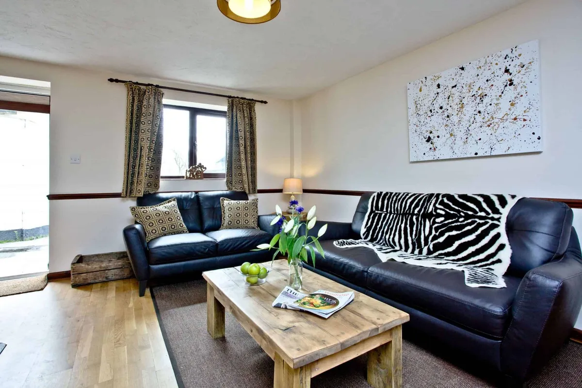 Cranny Cottage, East Thorne photo 5