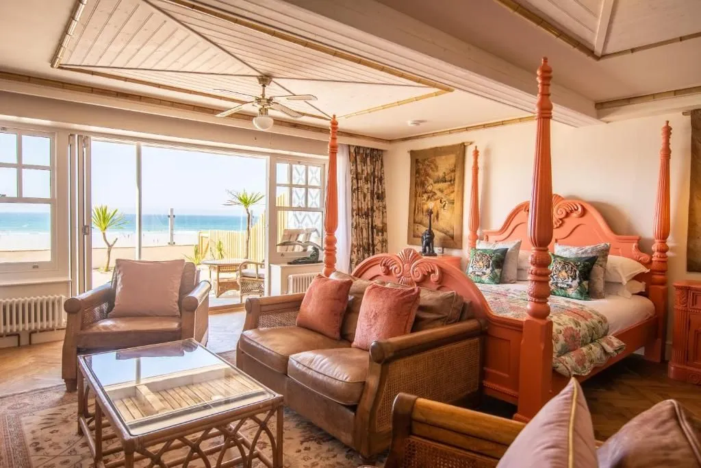 Tolcarne Beach Colonial Restaurant and Rooms photo 2